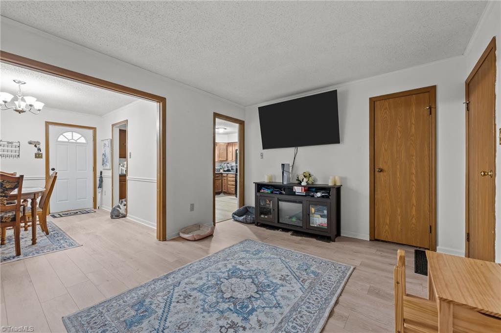 2036 Willow Road Property Photo 12