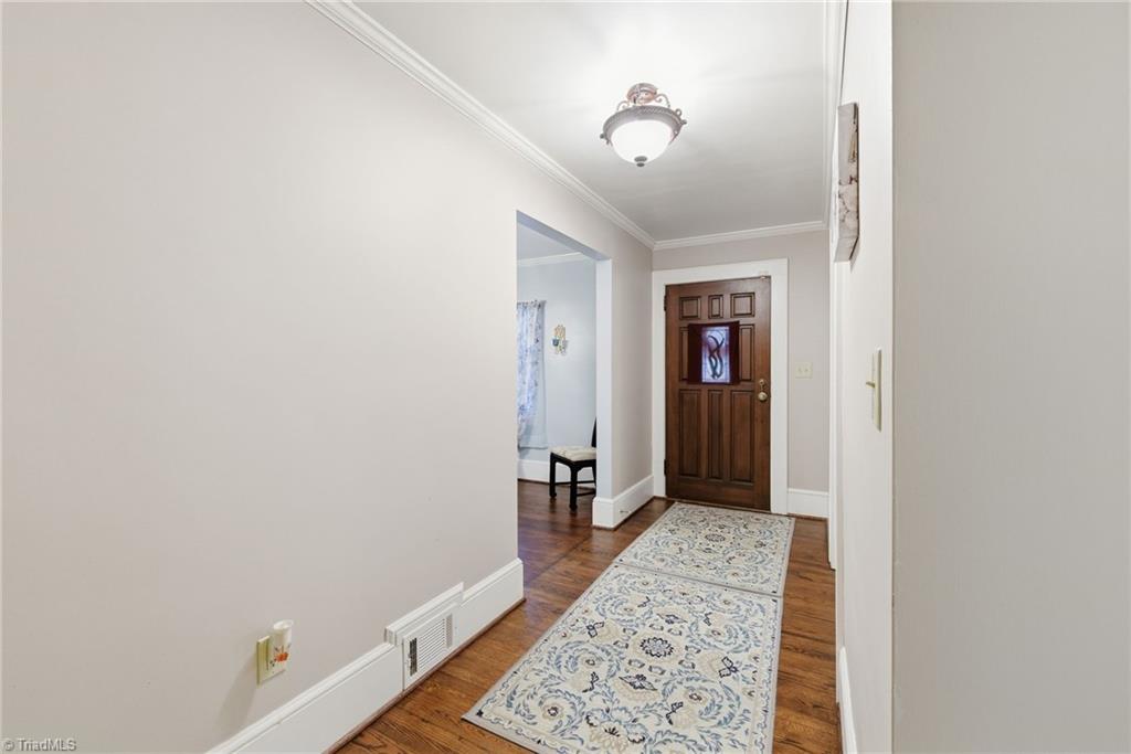 422 Woodsway Drive Property Photo 4