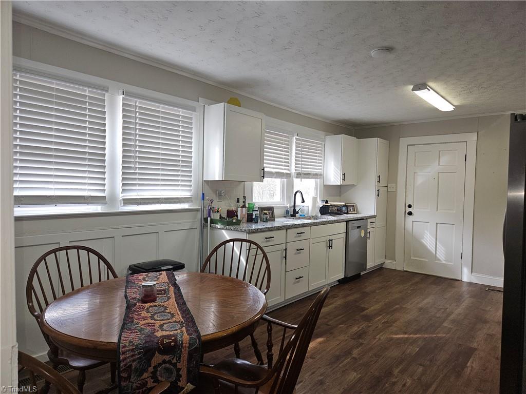 307 Washburn Street Property Photo 6