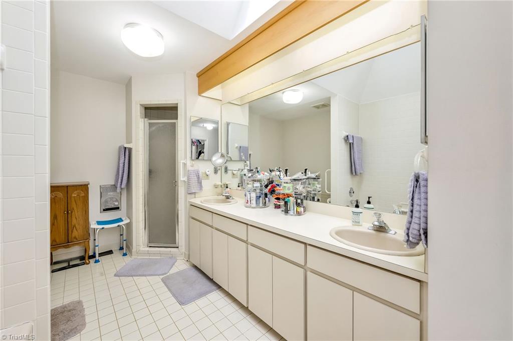 931 Property Photo 12