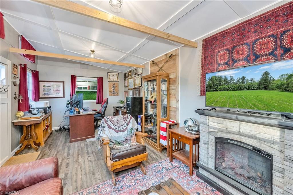931 Property Photo 27