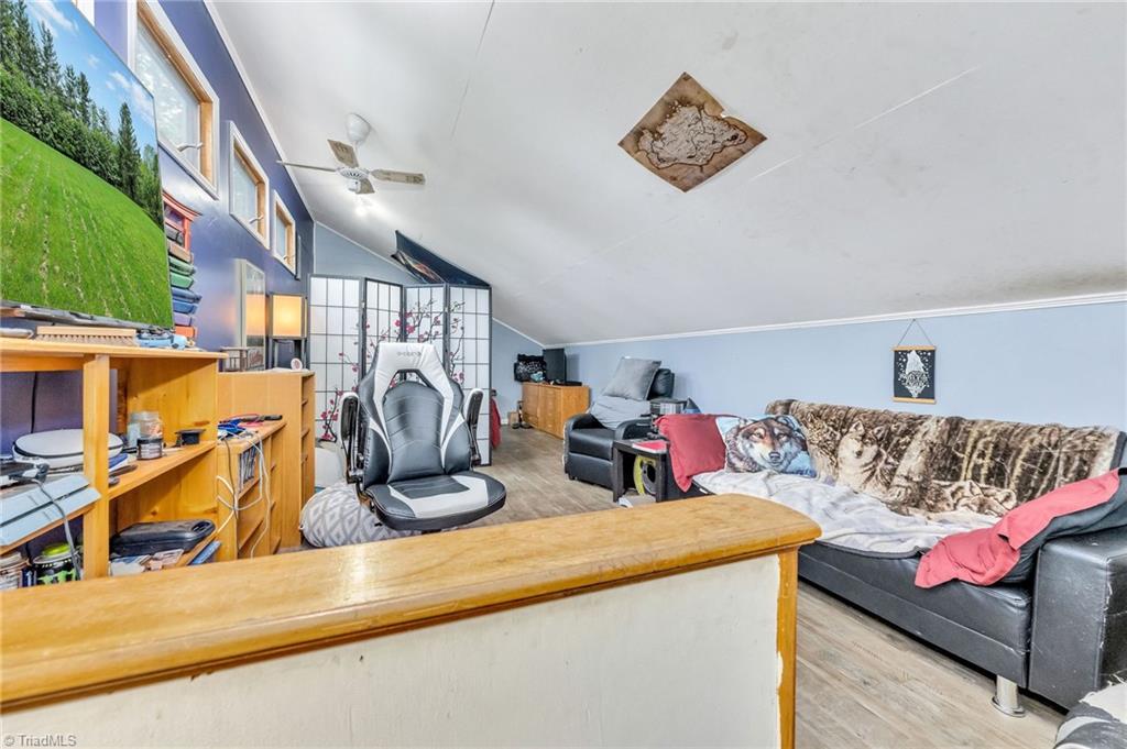 931 Property Photo 44