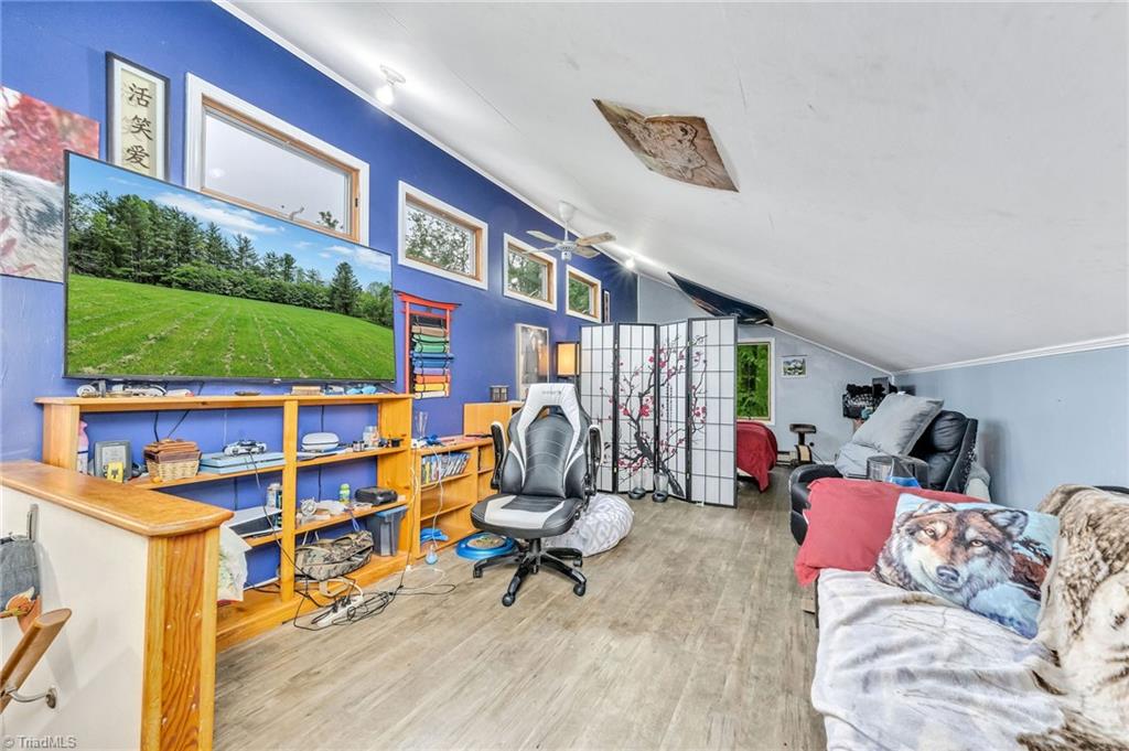 931 Property Photo 45