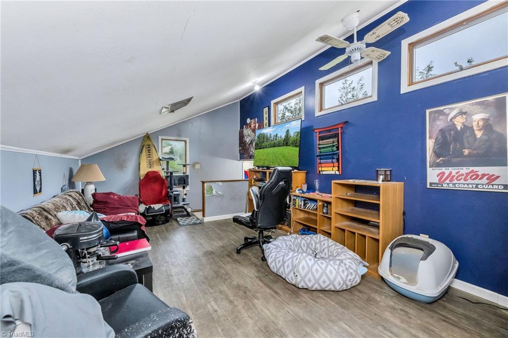 931 Property Photo 47