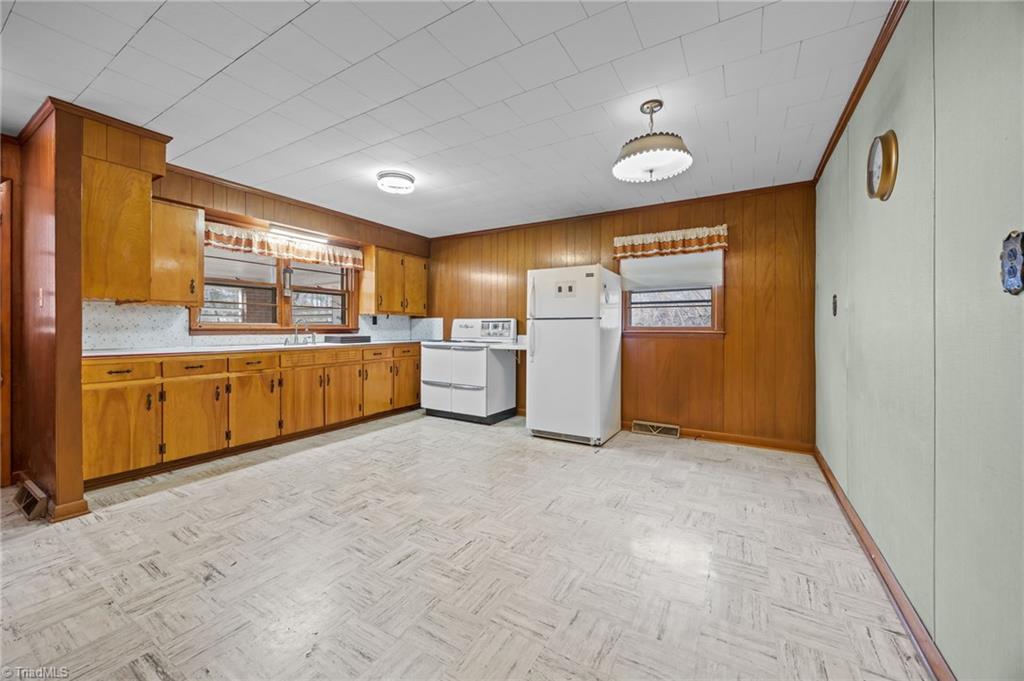 806 7th Avenue Property Photo 11
