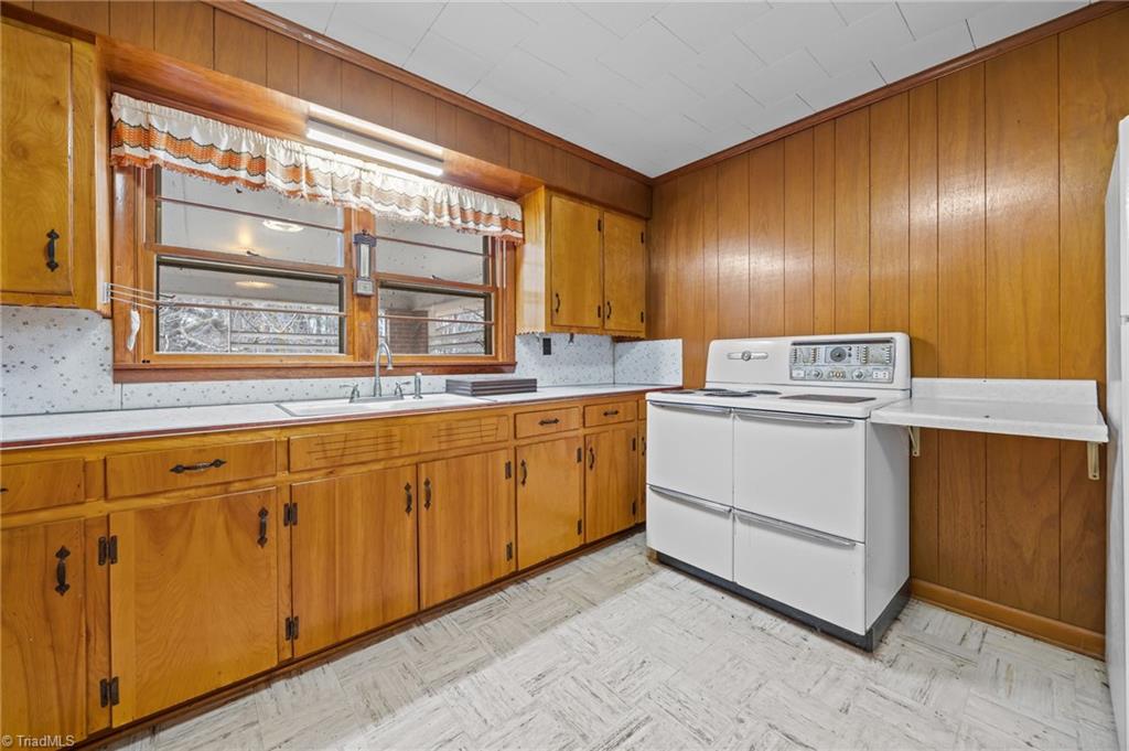 806 7th Avenue Property Photo 12