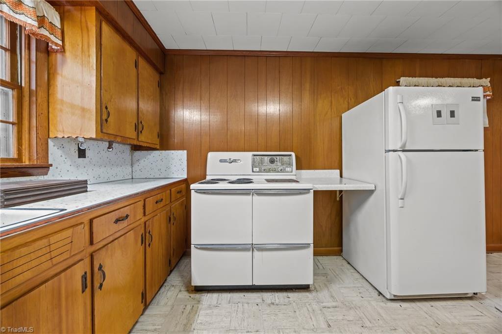 806 7th Avenue Property Photo 13