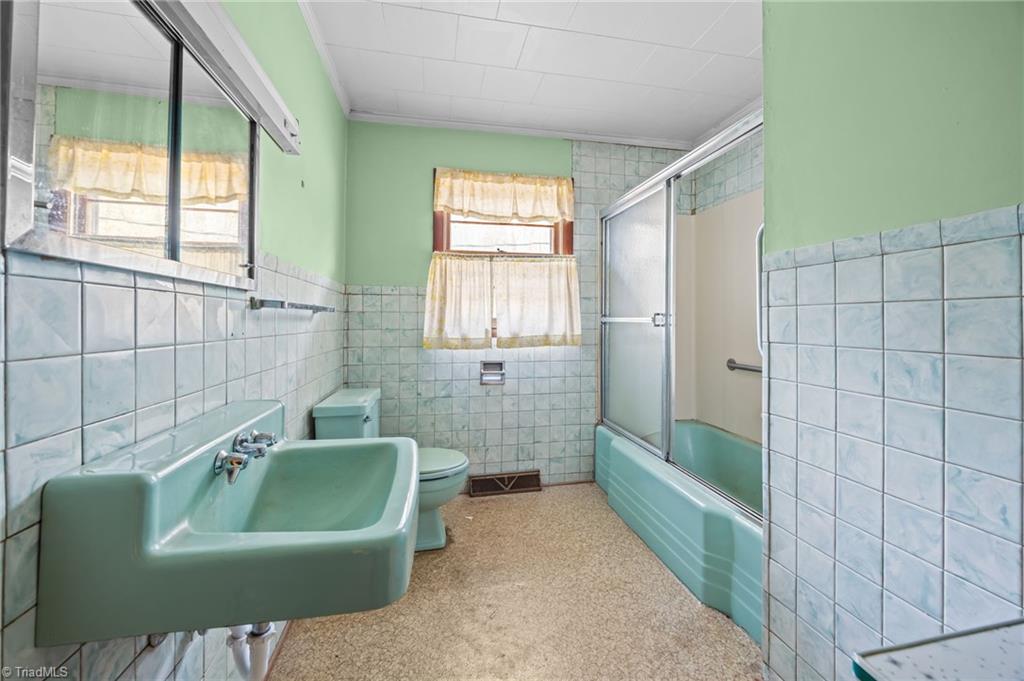 806 7th Avenue Property Photo 16
