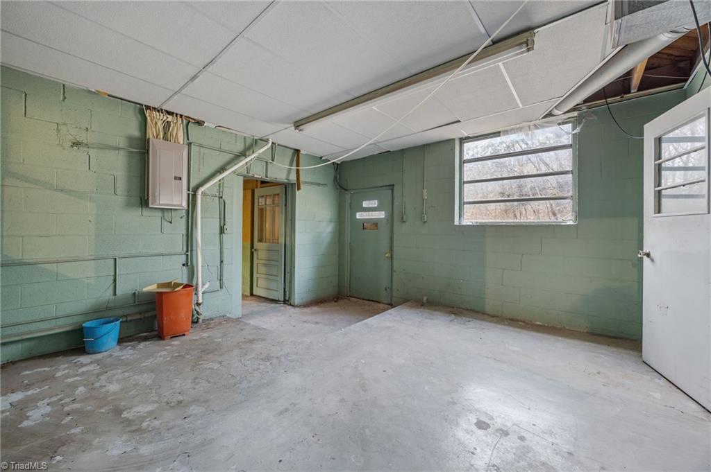 806 7th Avenue Property Photo 28