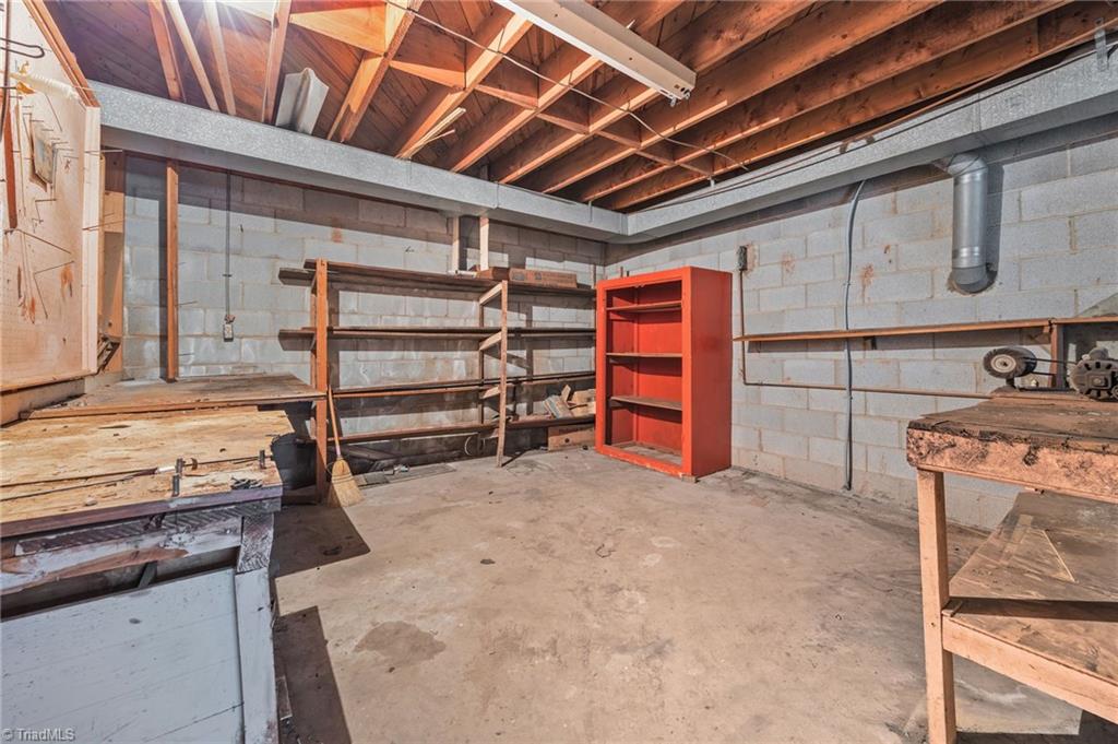 806 7th Avenue Property Photo 29