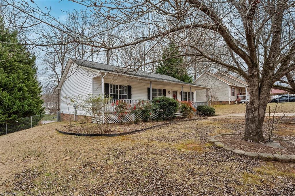 113 Falling Creek Drive Property Photo 3