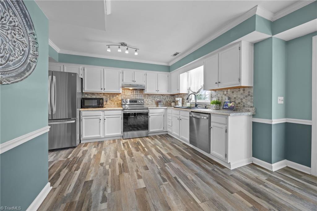 6021 Stone Bluff Drive Property Photo 3