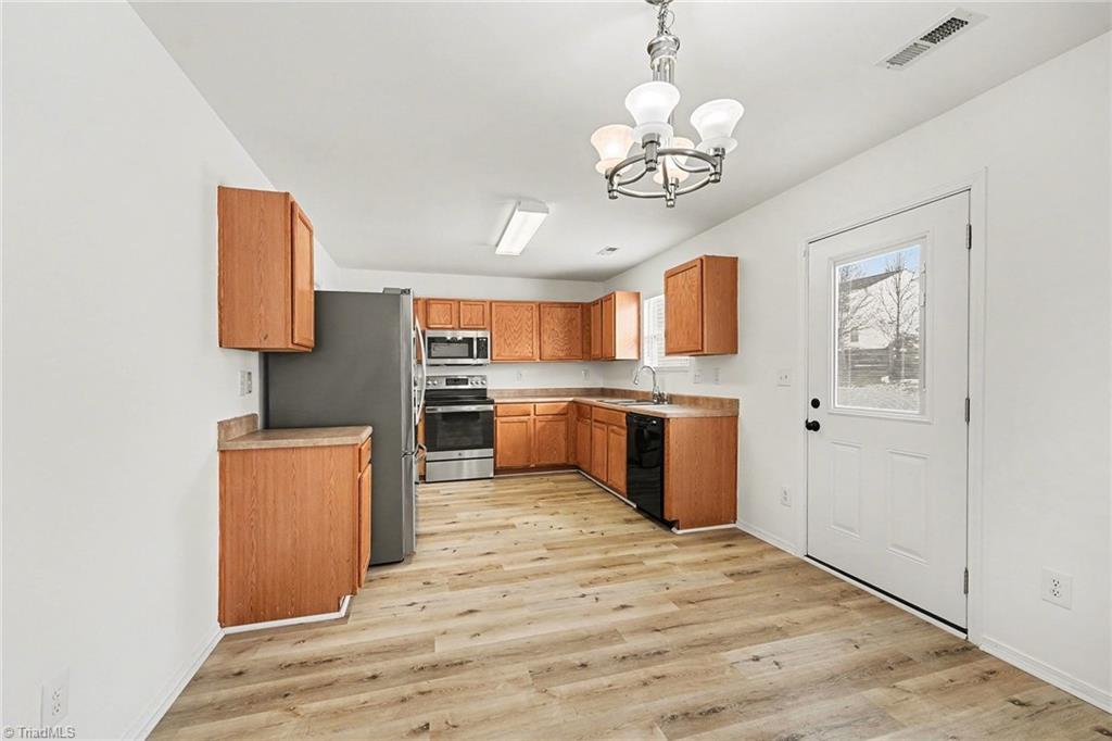 3904 Whispering Willows Drive Property Photo 15