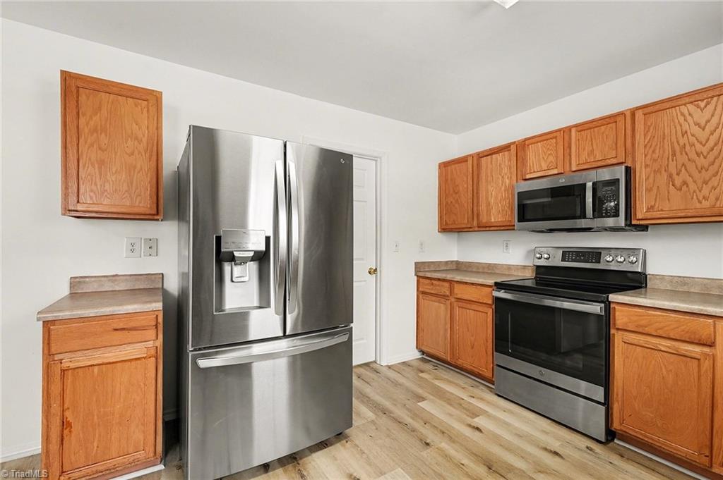 3904 Whispering Willows Drive Property Photo 16