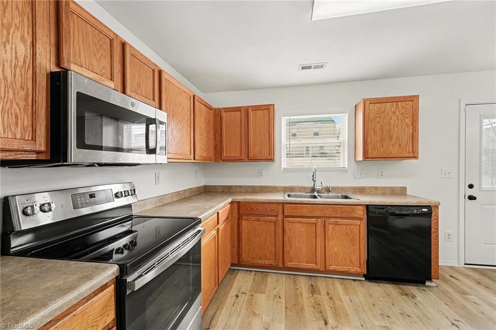 3904 Whispering Willows Drive Property Photo 17