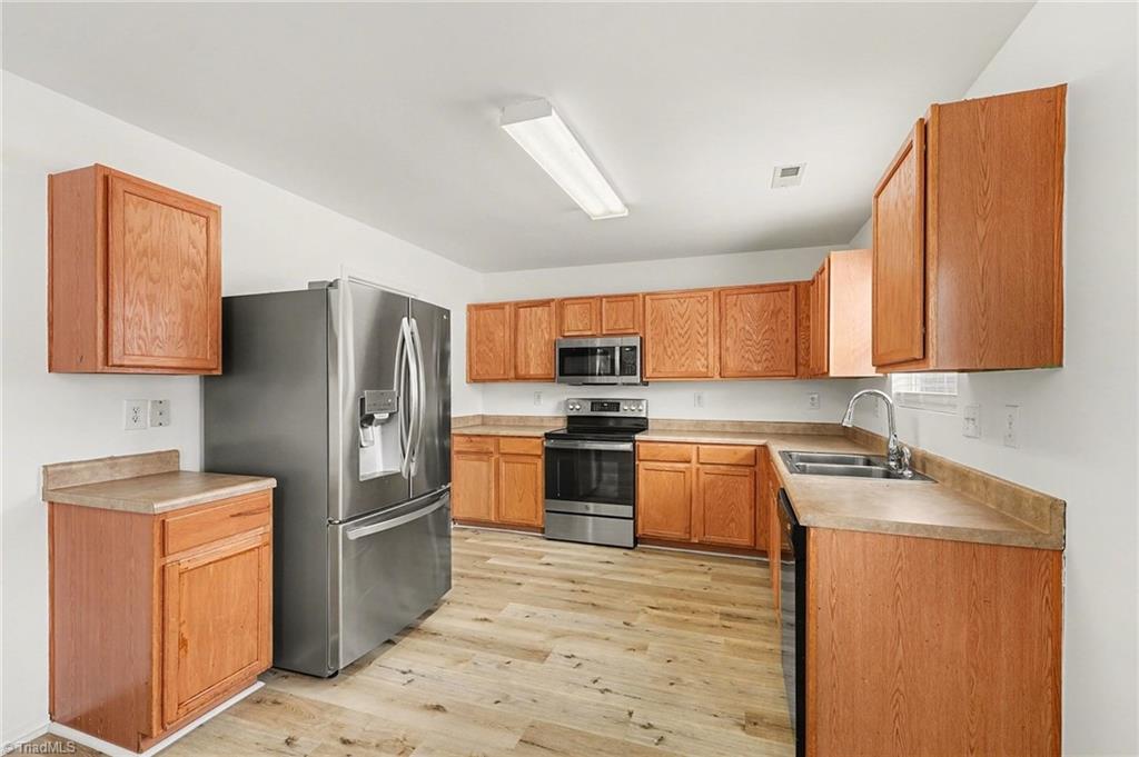 3904 Whispering Willows Drive Property Photo 18