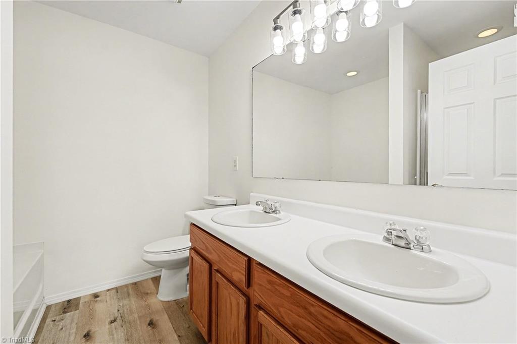 3904 Whispering Willows Drive Property Photo 23