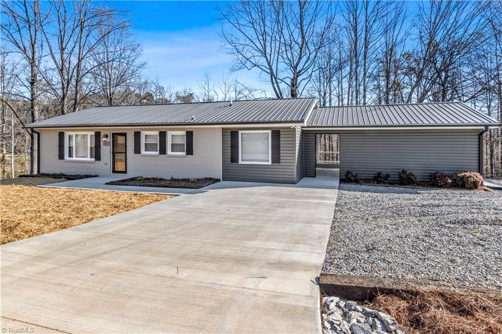4075 E Nc Highway 268 Property Photo 2