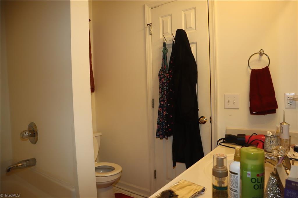 4702 Tuliptree Drive Property Photo 6