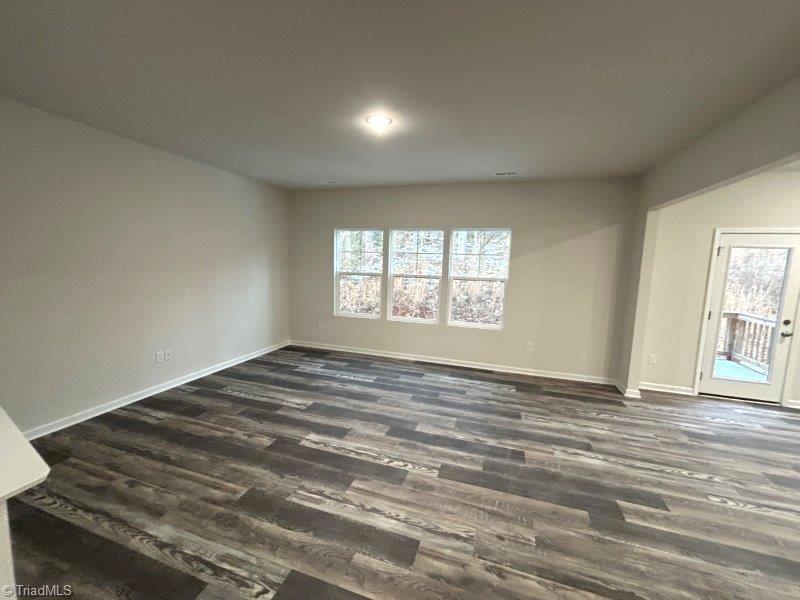 5155 Mark Drive Ne Property Photo 3