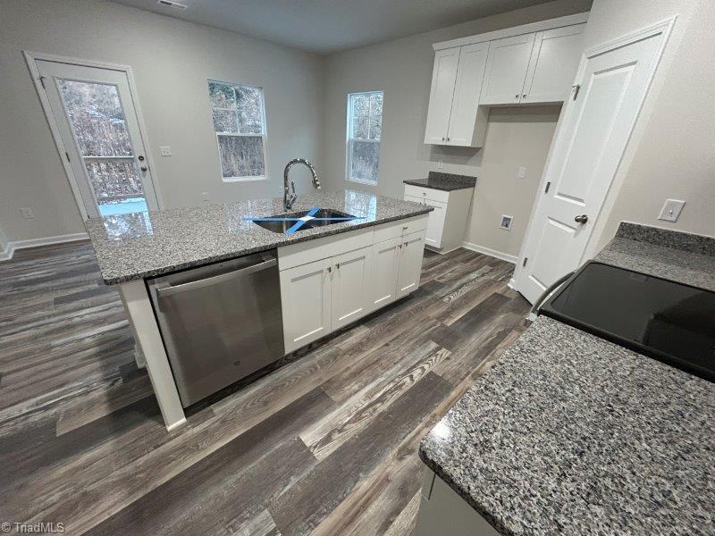 5155 Mark Drive Ne Property Photo 6