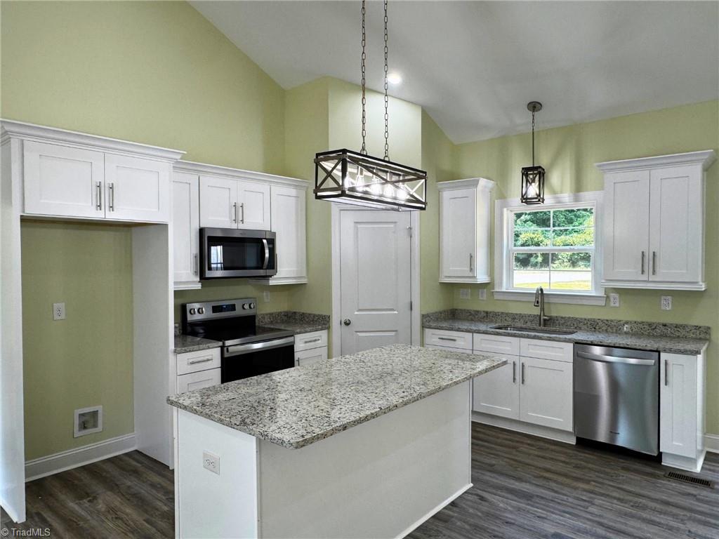 613 Kendall Street Property Photo 4