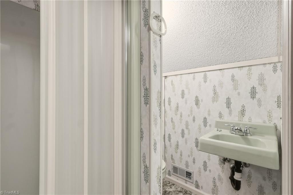8015 E Us Highway 64 Property Photo 12