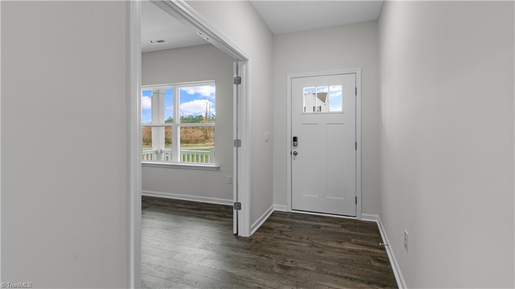 125 Greenbrier Way Property Photo 3