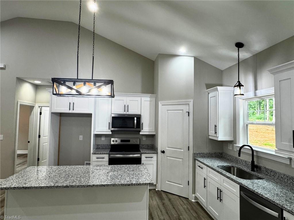 605 Kendall Street Property Photo 6