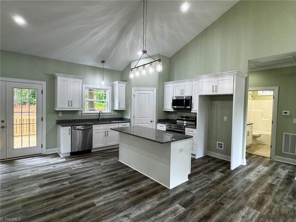611 Kendall Street Property Photo 3