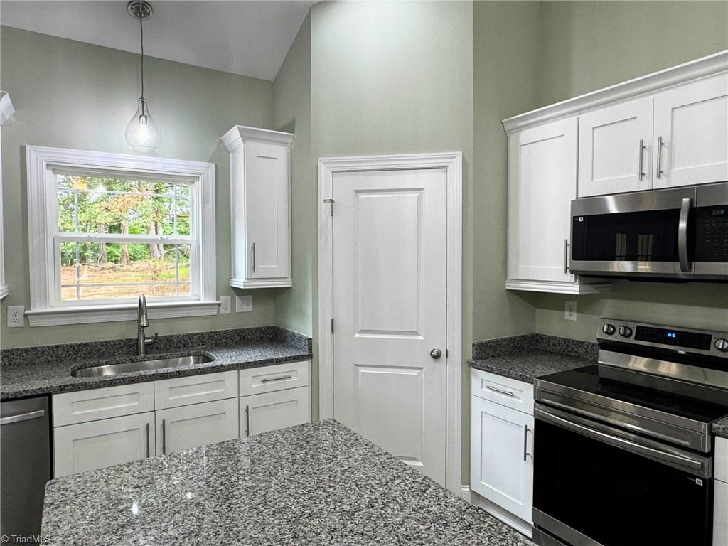 611 Kendall Street Property Photo 5