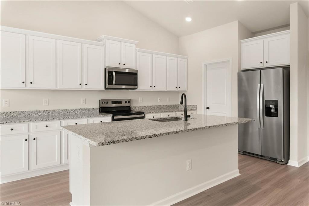 239 Macintosh Drive Property Photo 3