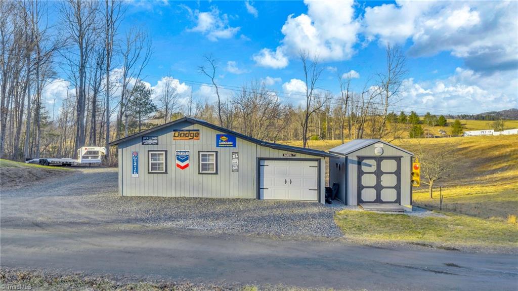 747 Nathans Creek School Road Property Photo 33