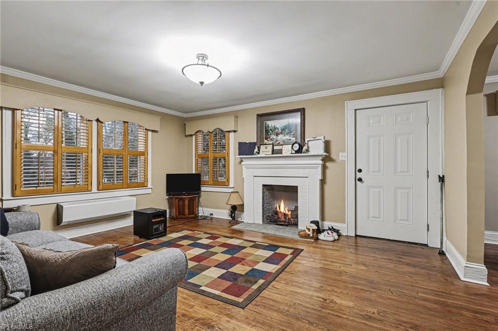 2920 Innes Street Property Photo 6