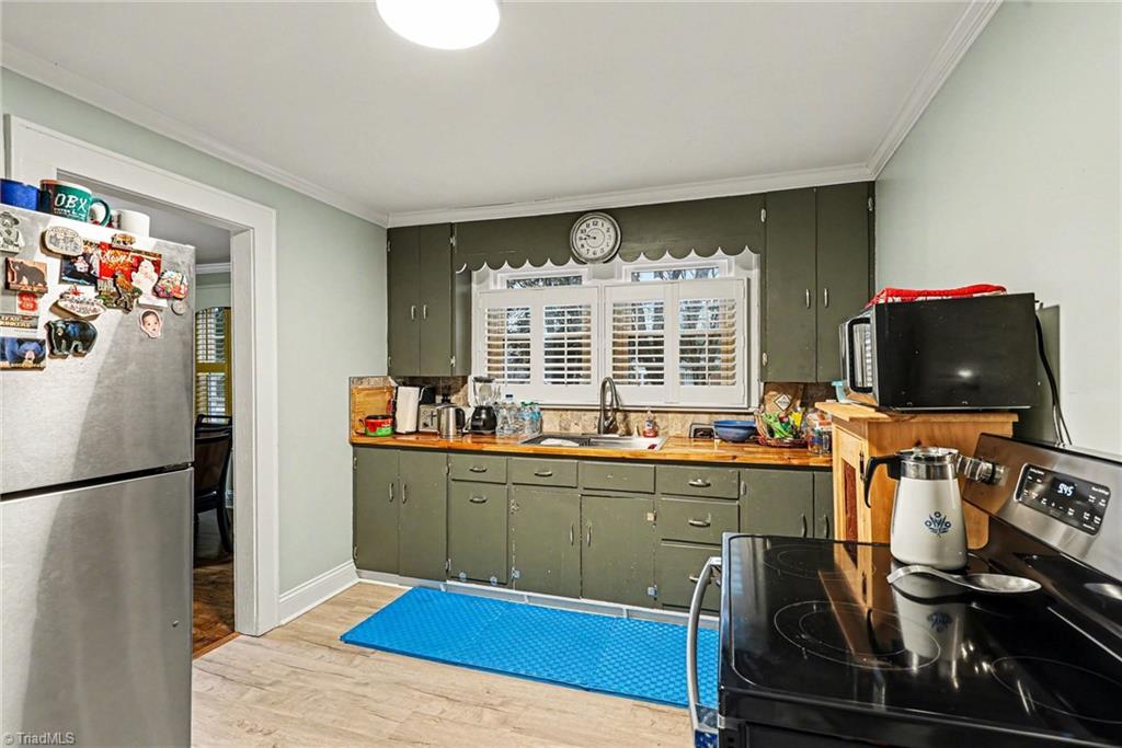 2920 Innes Street Property Photo 11
