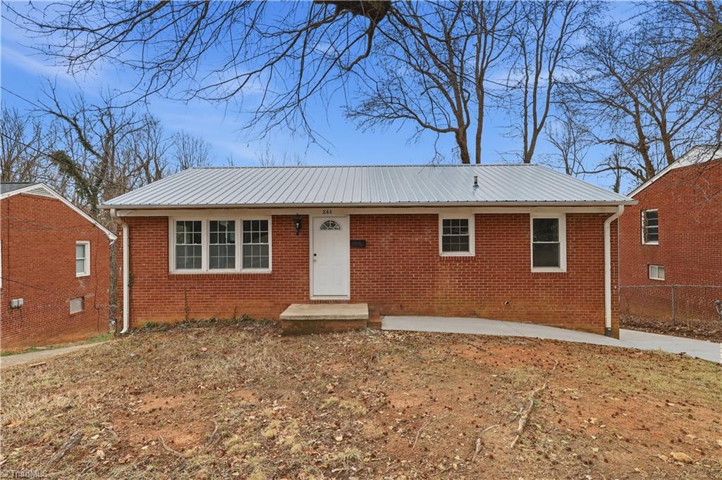 844 Willow Place Property Photo 1