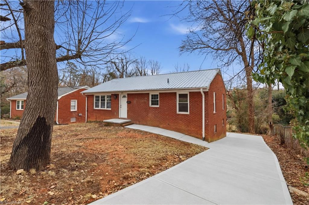 844 Willow Place Property Photo 2