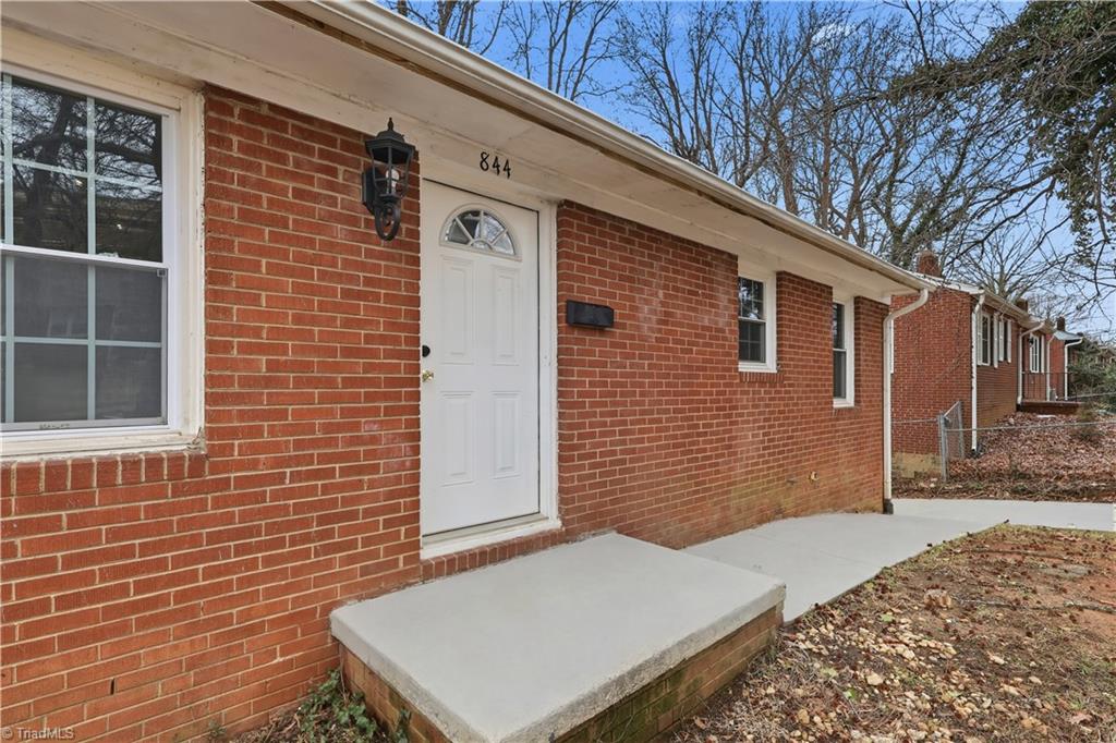 844 Willow Place Property Photo 3