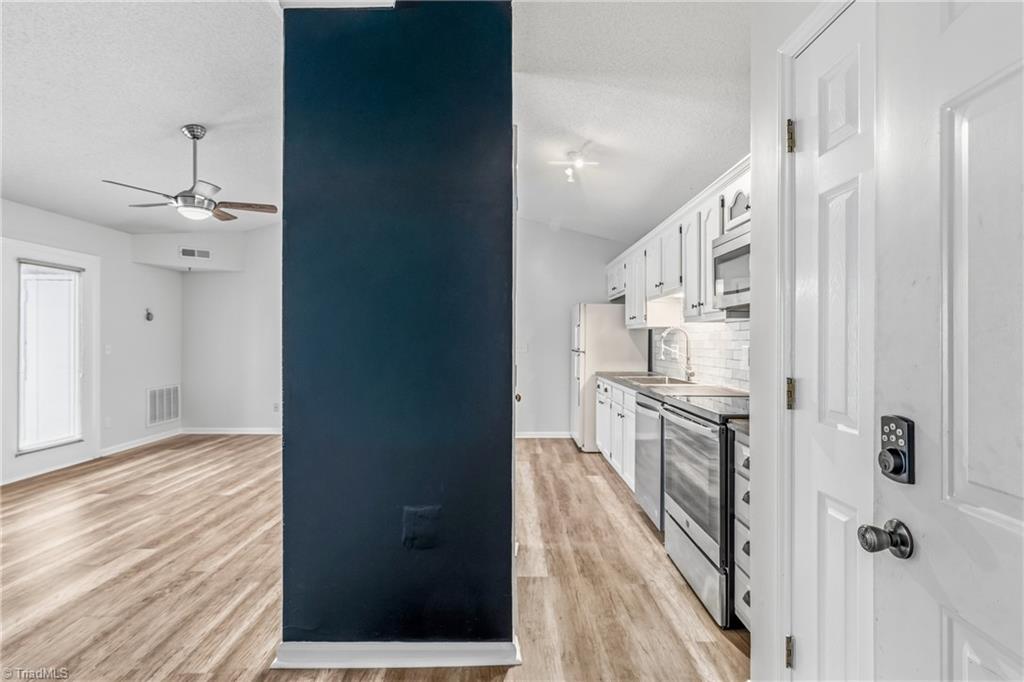 3701 Cotswold Terrace # 7m Property Photo 4