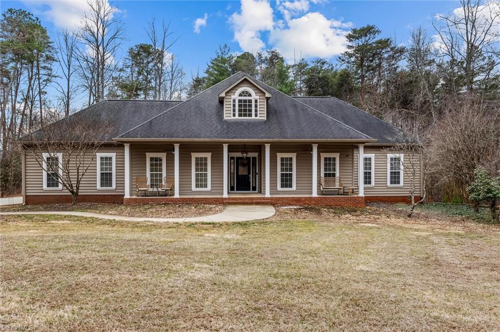 1096 Corner Road Property Photo 4