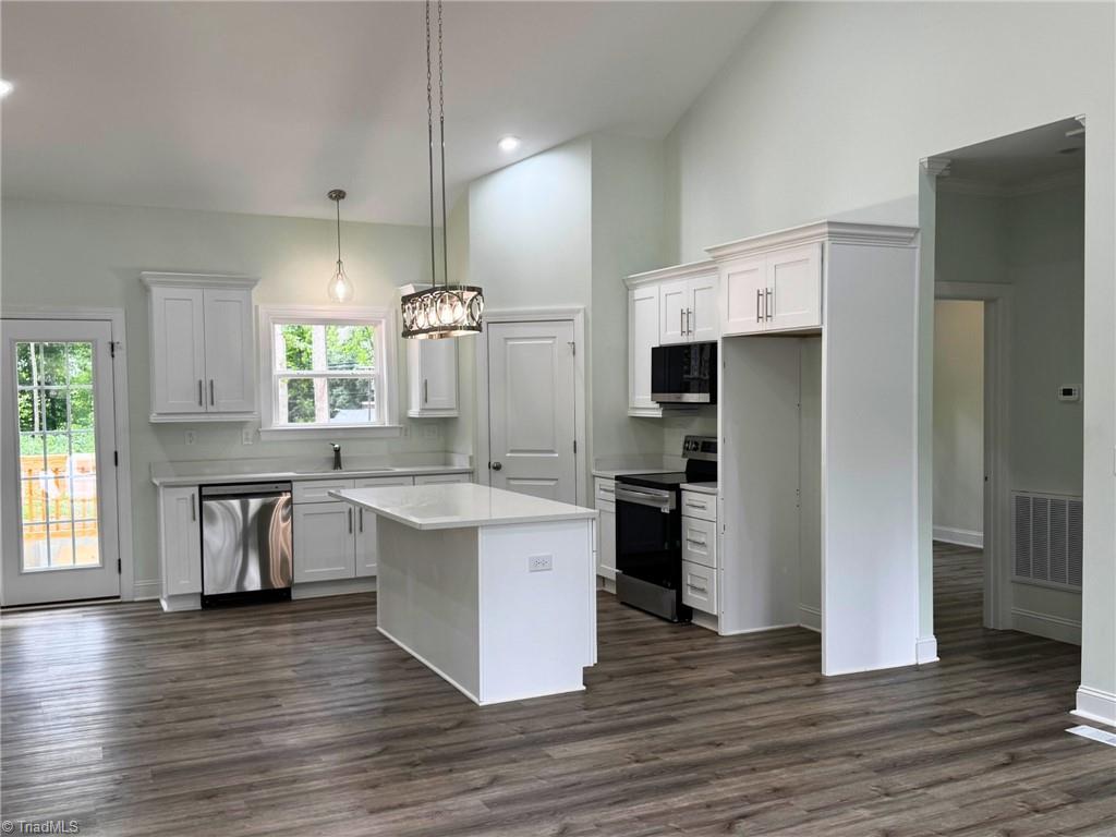 607 Kendall Street Property Photo 2
