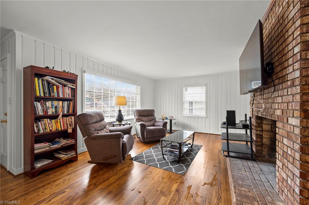 2750 Maplewood Avenue Property Photo 4