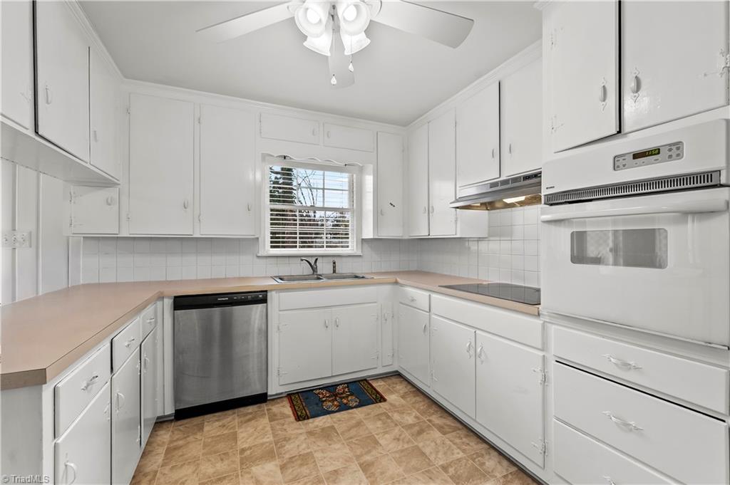 2750 Maplewood Avenue Property Photo 8