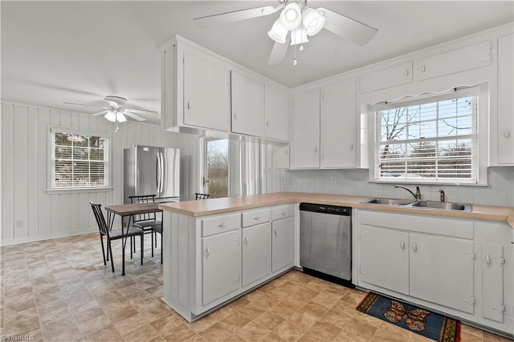 2750 Maplewood Avenue Property Photo 10