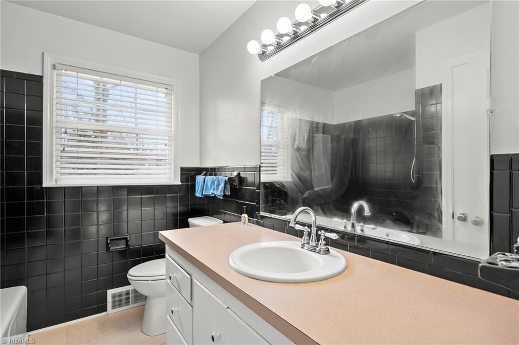 2750 Maplewood Avenue Property Photo 11