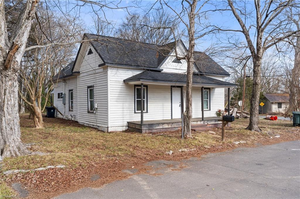 521 E 1st Street Property Photo 2