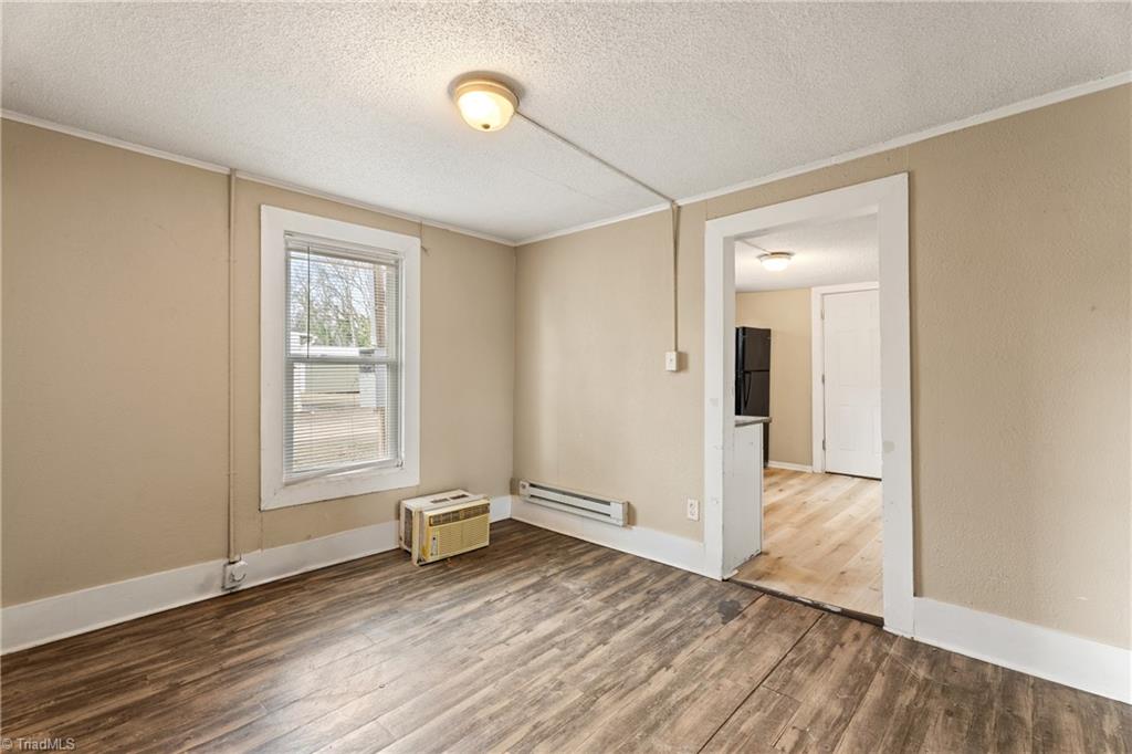 521 E 1st Street Property Photo 8
