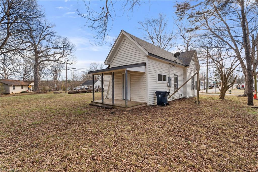 521 E 1st Street Property Photo 18