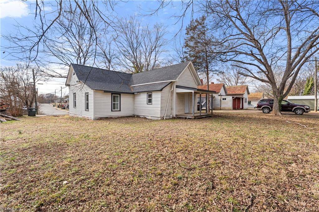 521 E 1st Street Property Photo 19