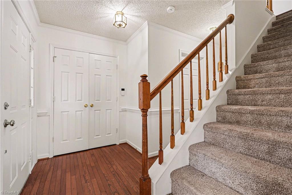 3226 Derby Circle Property Photo 5